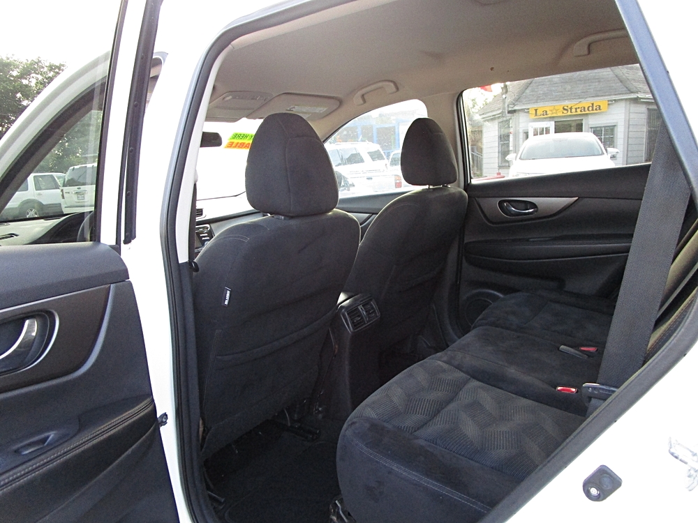 2015 Nissan Rogue SV - Photo 12