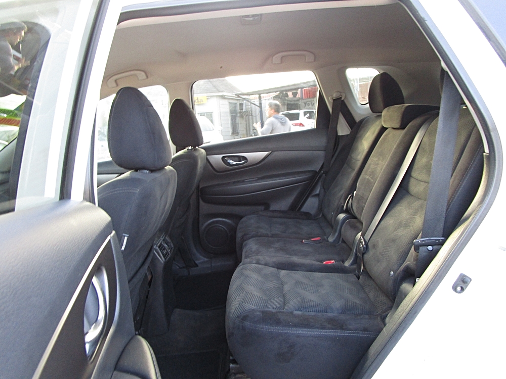 2015 Nissan Rogue SV - Photo 13