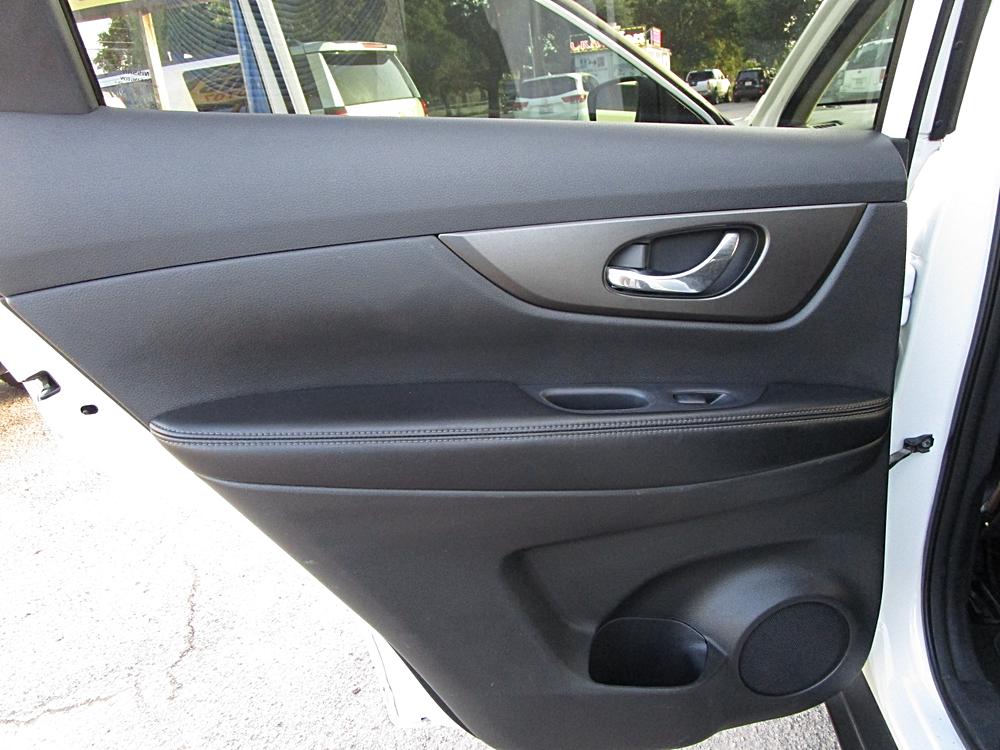 2015 Nissan Rogue SV - Photo 11