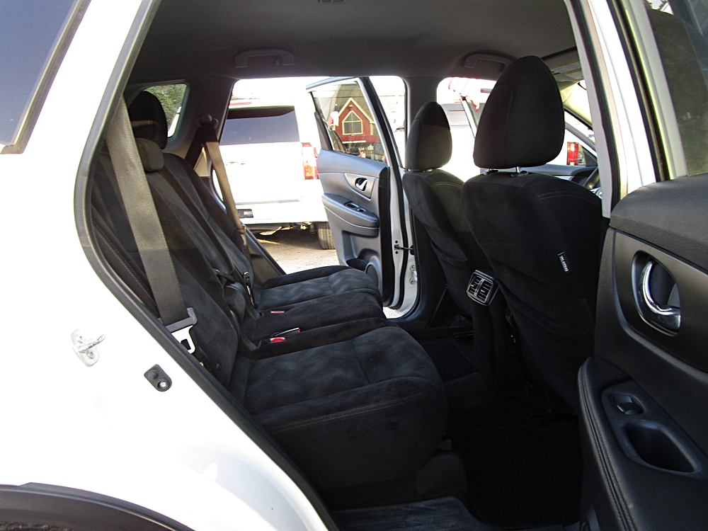 2015 Nissan Rogue SV - Photo 16