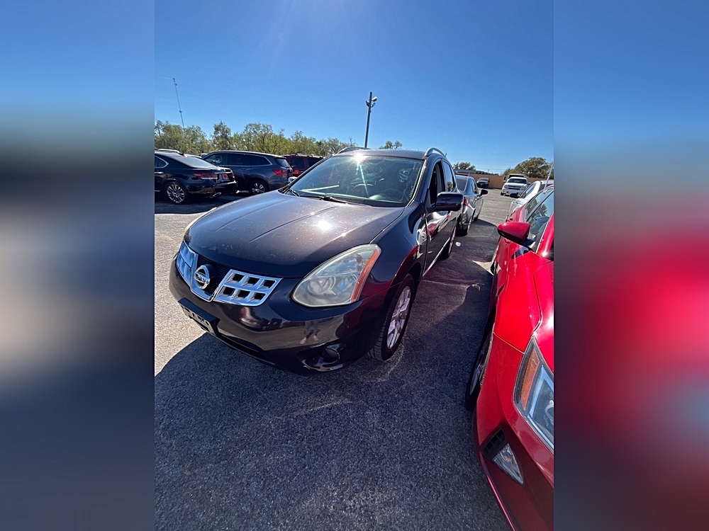 2013 Nissan Rogue SV's photo