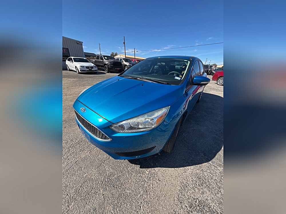 2017 Ford Focus SE's photo