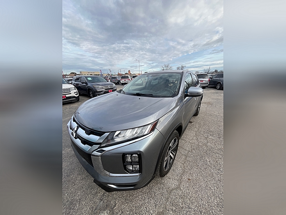 2020 Mitsubishi Outlander SE's photo