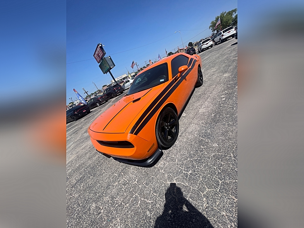 2014 Dodge Challenger SXT Plus's photo