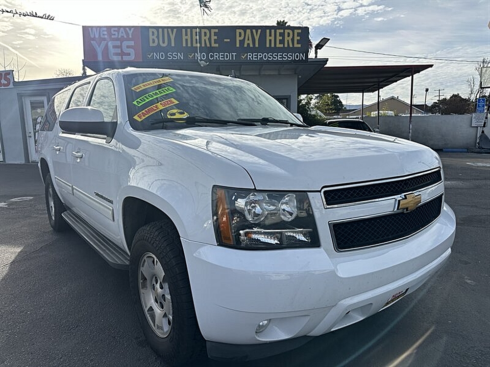 2014 Chevrolet Suburban LT's photo