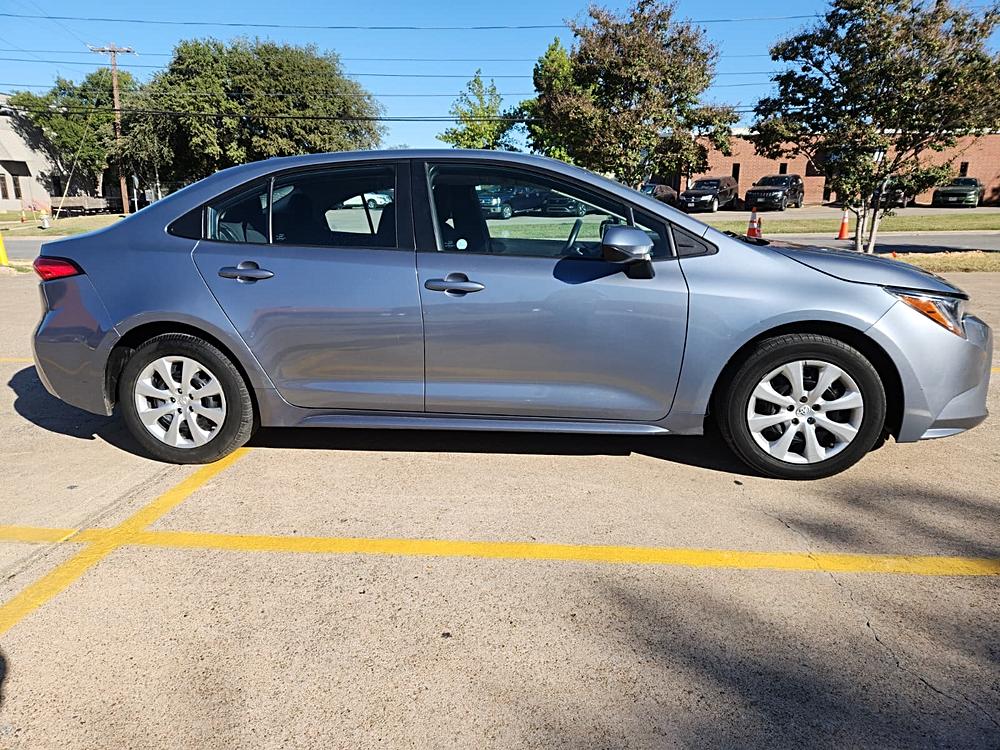 2022 Toyota Corolla LE's photo