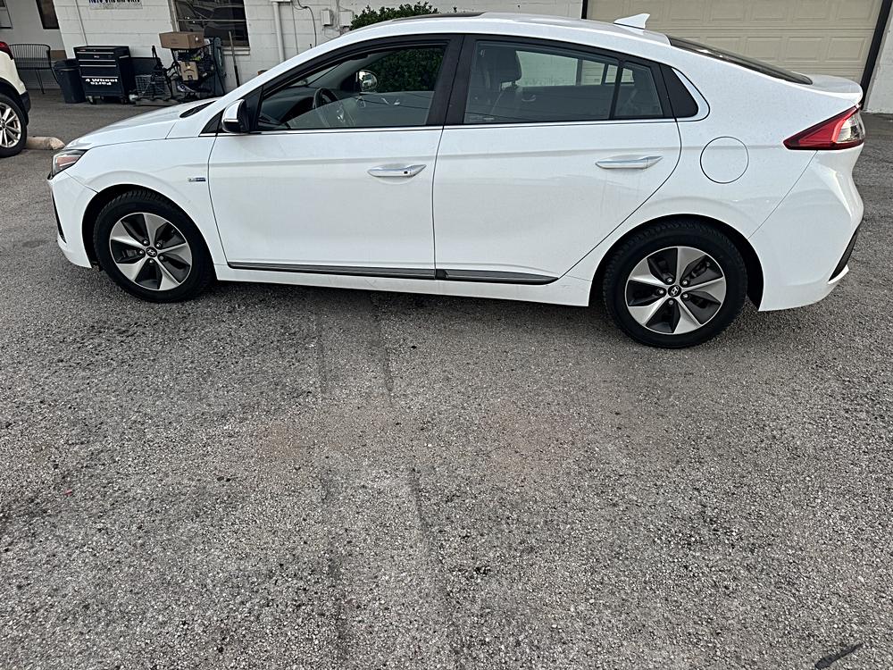 2017 Hyundai Ioniq Base - Photo 6