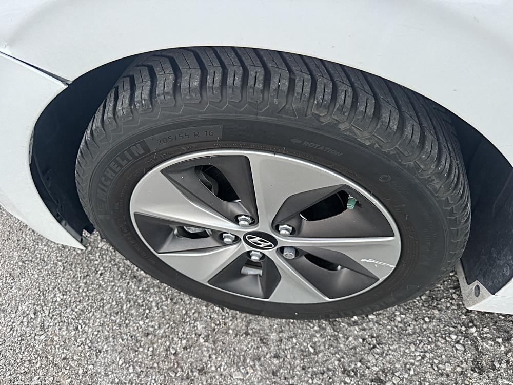 2017 Hyundai Ioniq Base - Photo 27
