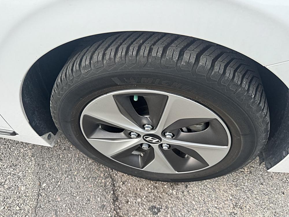 2017 Hyundai Ioniq Base - Photo 24