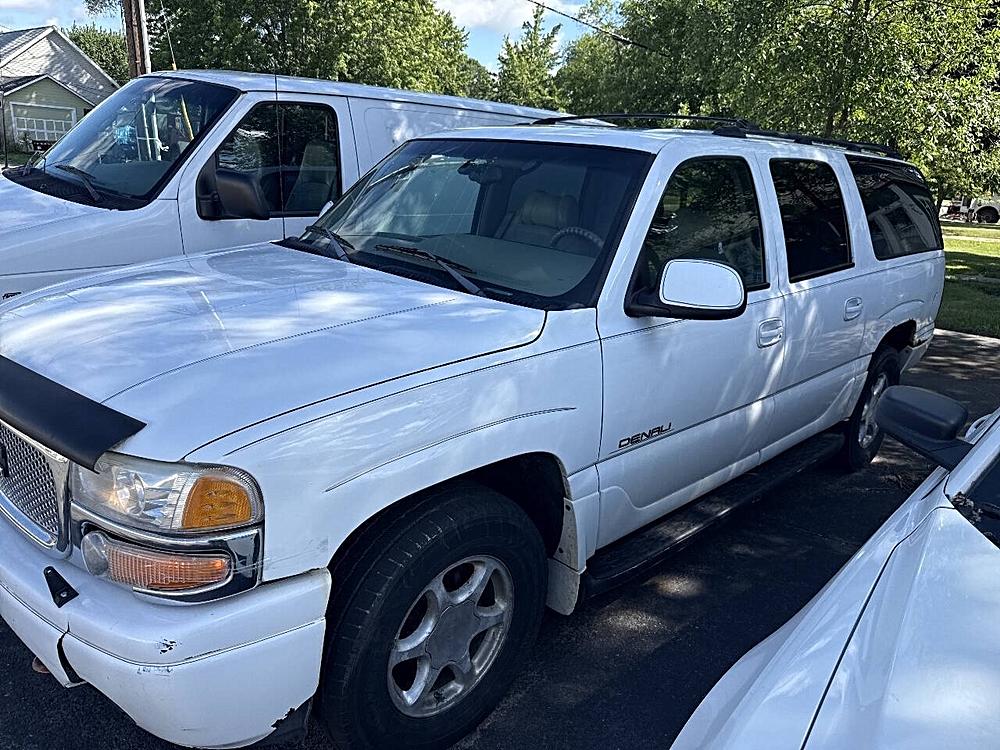 2001 GMC Yukon Denali's photo