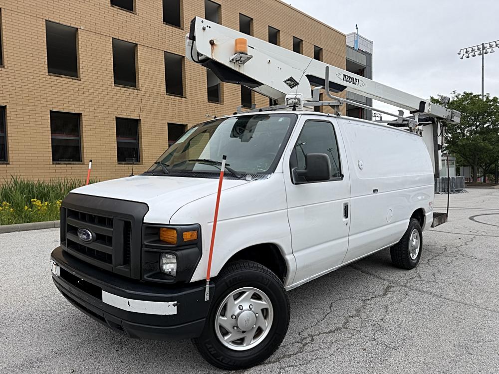 2010 Ford E-Series E-350 Super Duty's photo