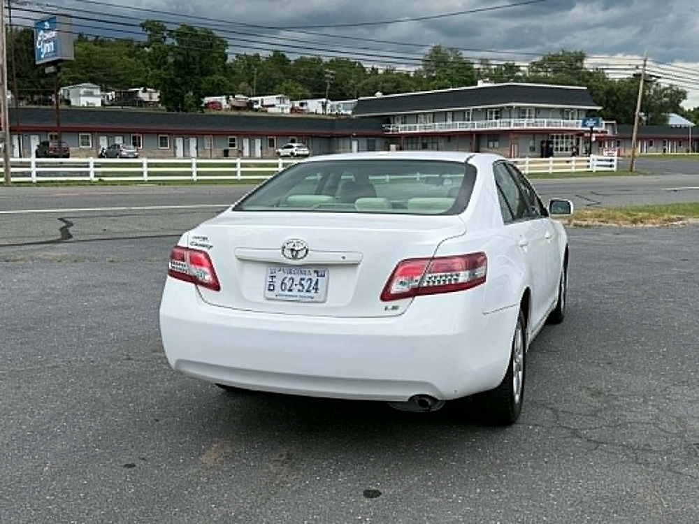 2011 Toyota Camry LE - Photo 7