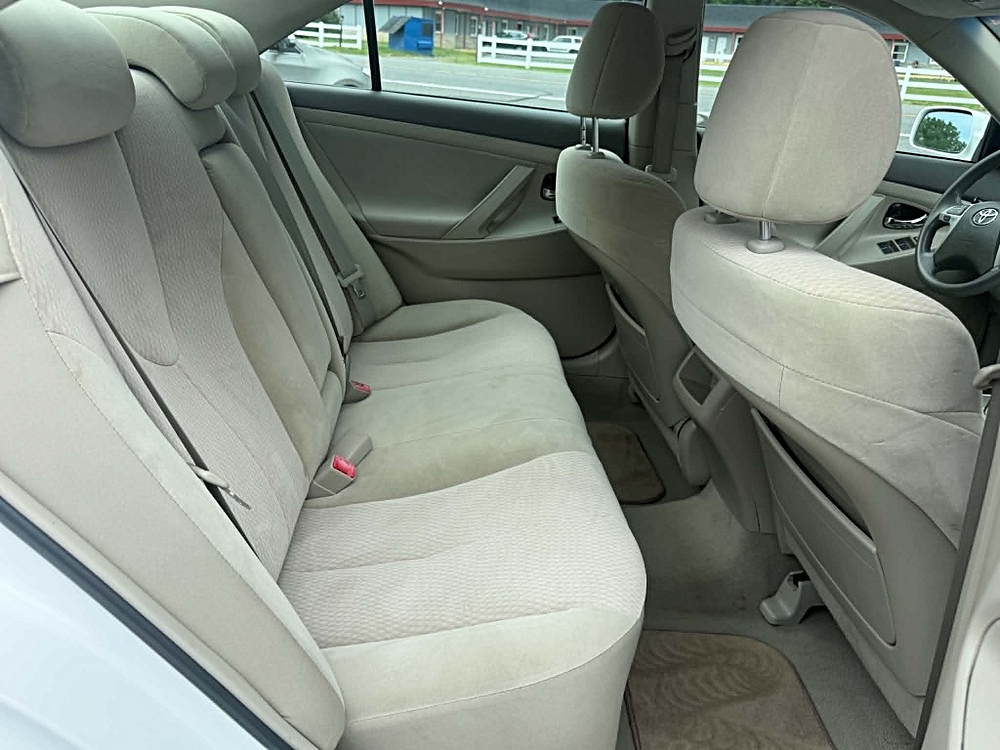 2011 Toyota Camry LE - Photo 10