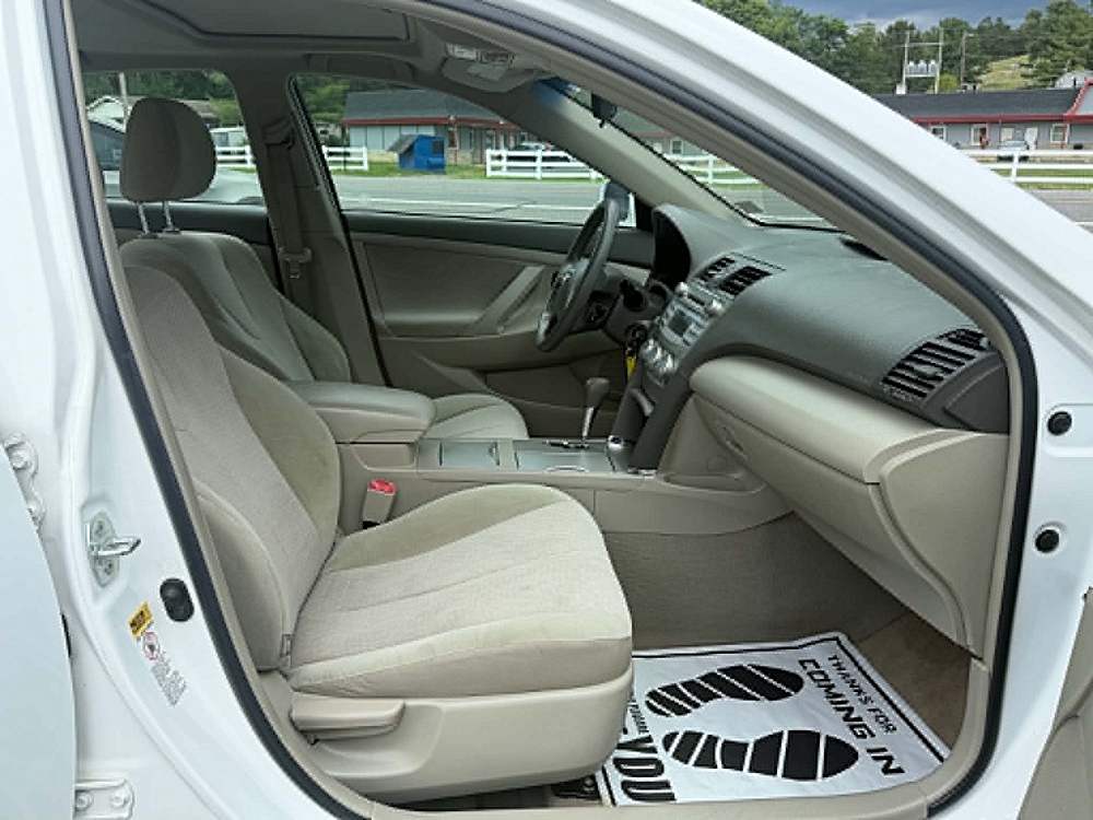 2011 Toyota Camry LE - Photo 9