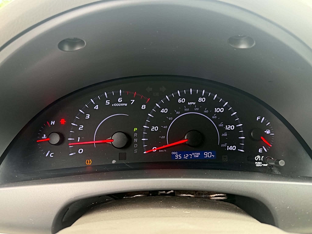 2011 Toyota Camry LE - Photo 12
