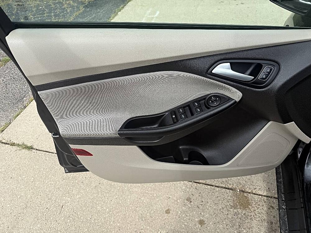 2015 Ford Focus SE - Photo 17