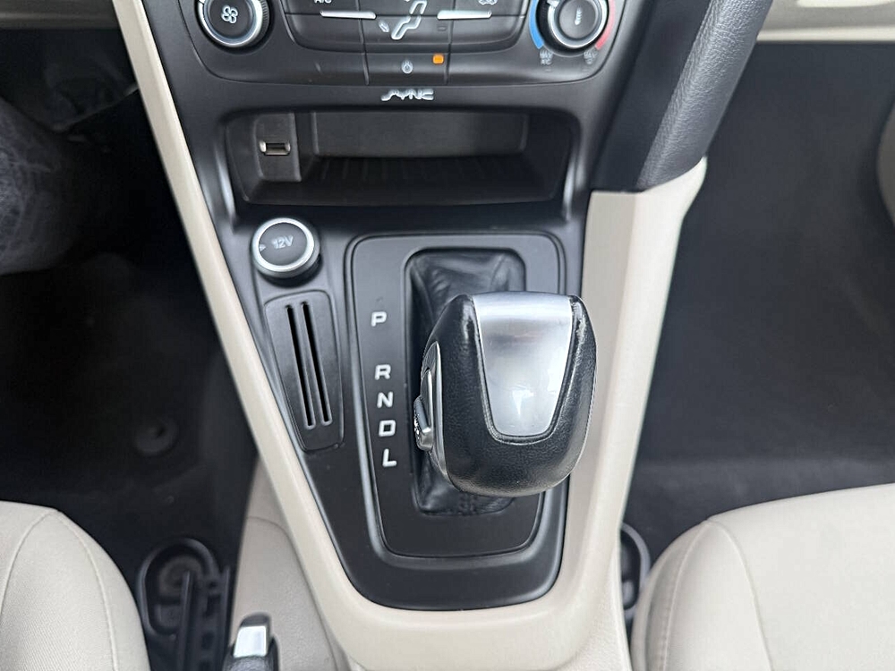 2015 Ford Focus SE - Photo 19