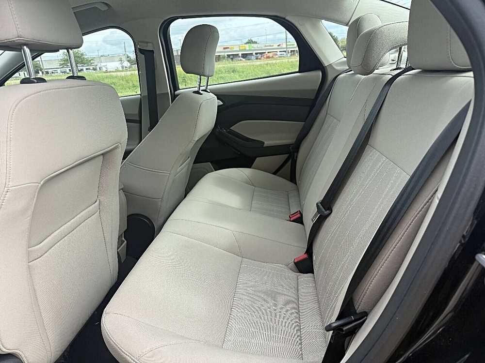 2015 Ford Focus SE - Photo 21