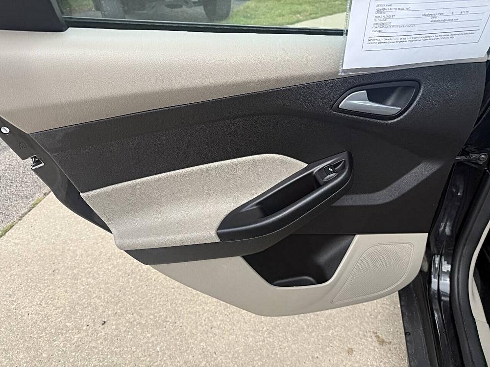 2015 Ford Focus SE - Photo 22