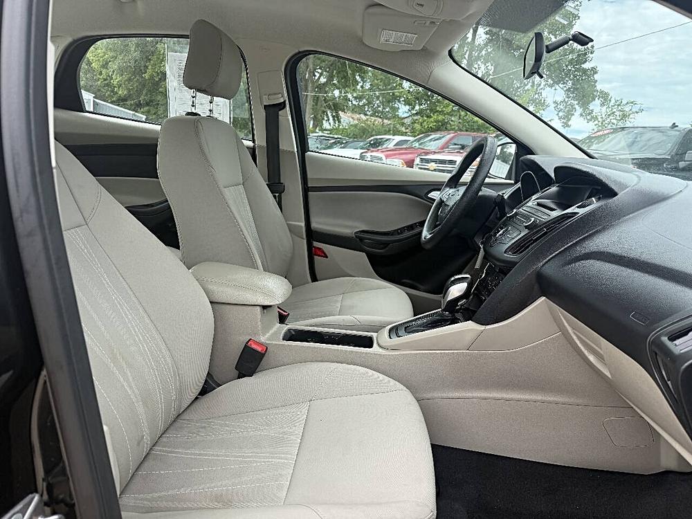 2015 Ford Focus SE - Photo 24