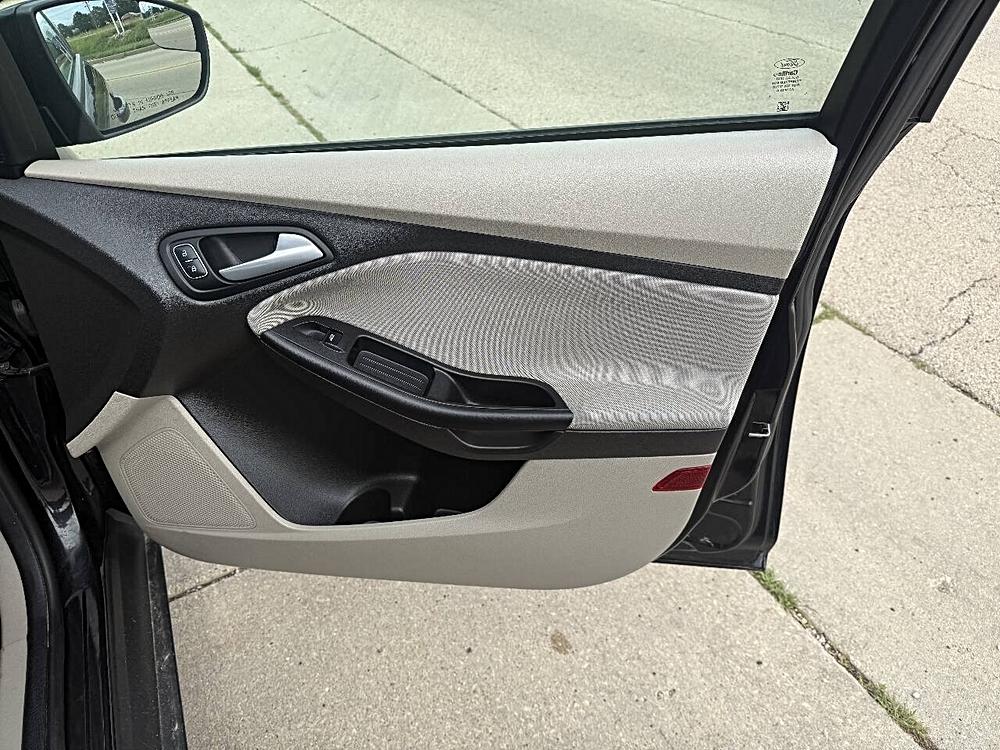 2015 Ford Focus SE - Photo 25