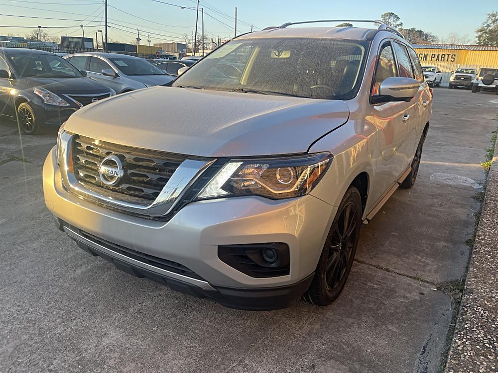 2019 Nissan Pathfinder SL's photo