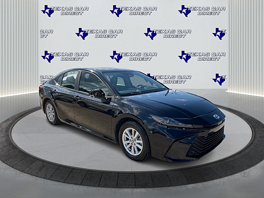 2025 Toyota Camry LE Hybrid's photo