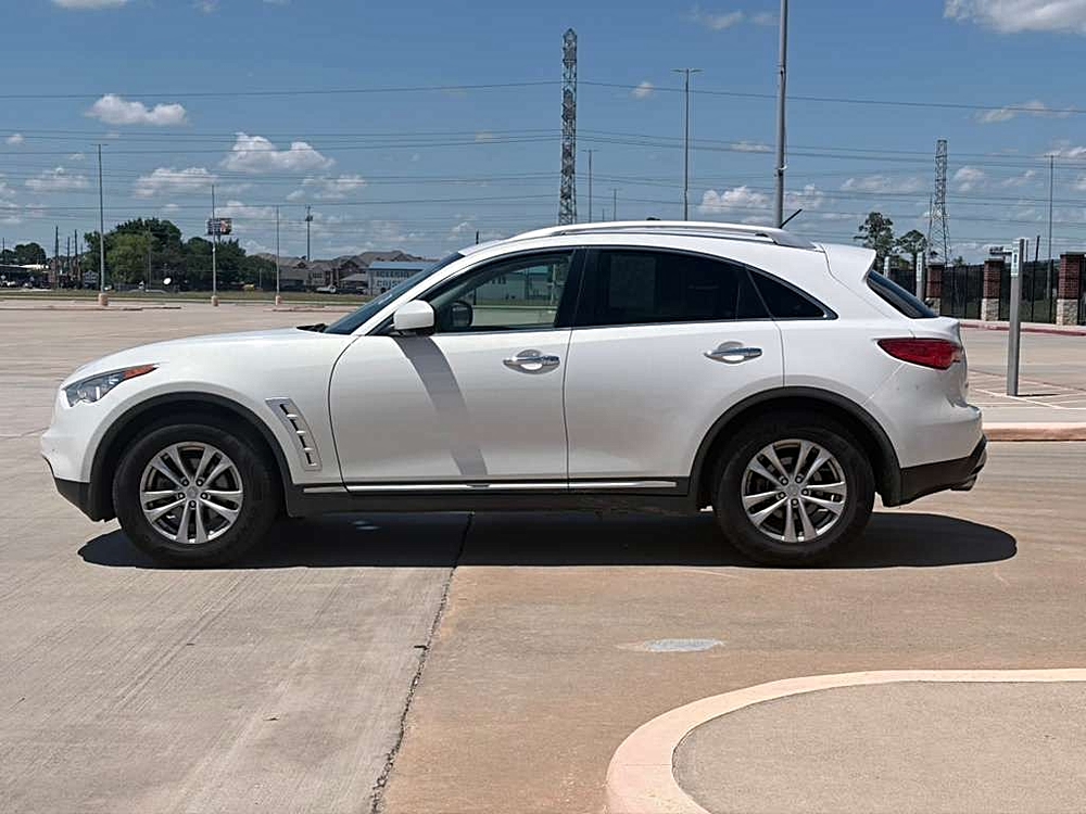 2010 INFINITI FX 35 RWD's photo