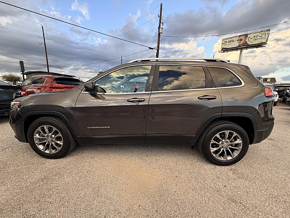 2019 Jeep Cherokee Latitude Plus's photo