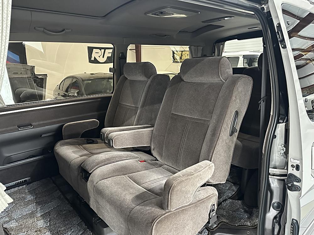 1999 Toyota HiAce JDM car for sale — photo 13 of 14