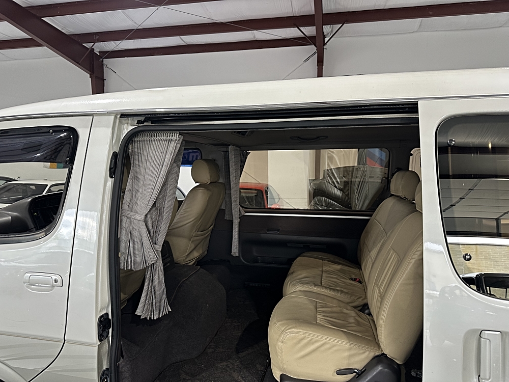 2000 Toyota HiAce JDM car for sale — photo 11 of 14