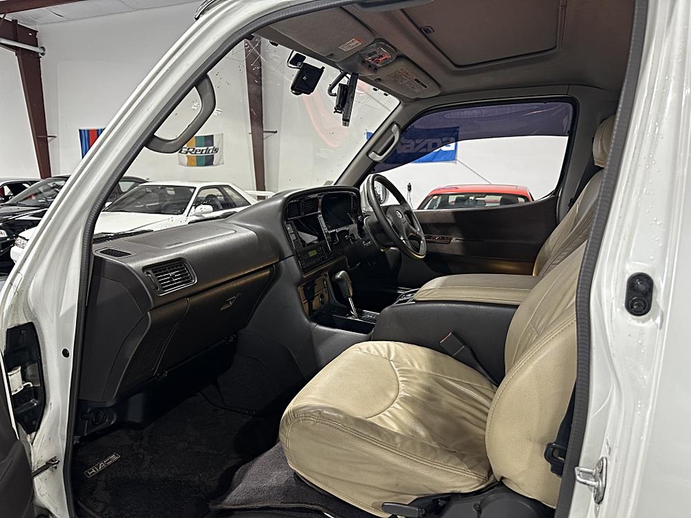 2000 Toyota HiAce JDM car for sale — photo 10 of 14
