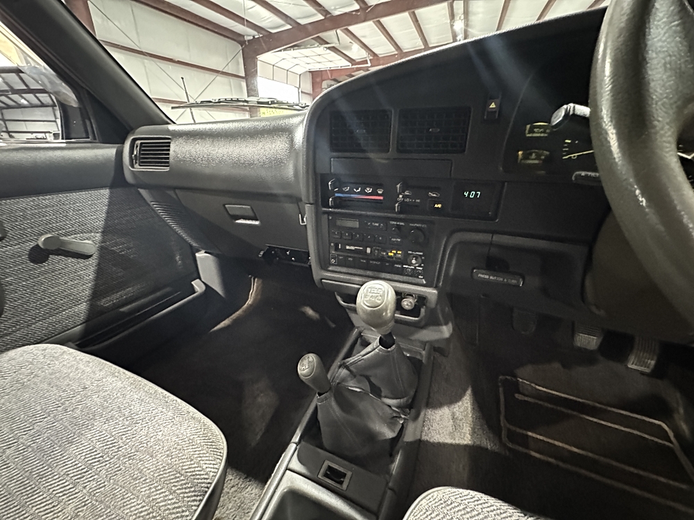 1993 Toyota Hilux JDM car for sale — photo 14 of 20