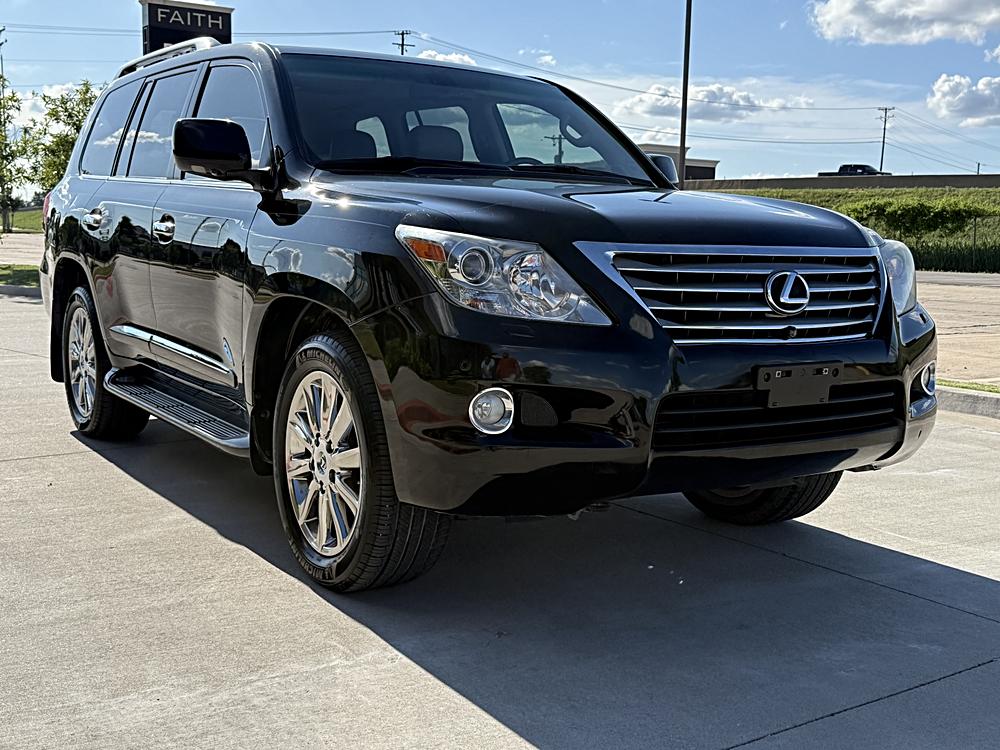 2011 Lexus LX 600's photo