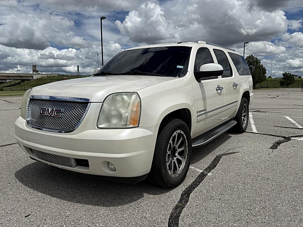 2009 GMC Yukon Denali 2WD's photo