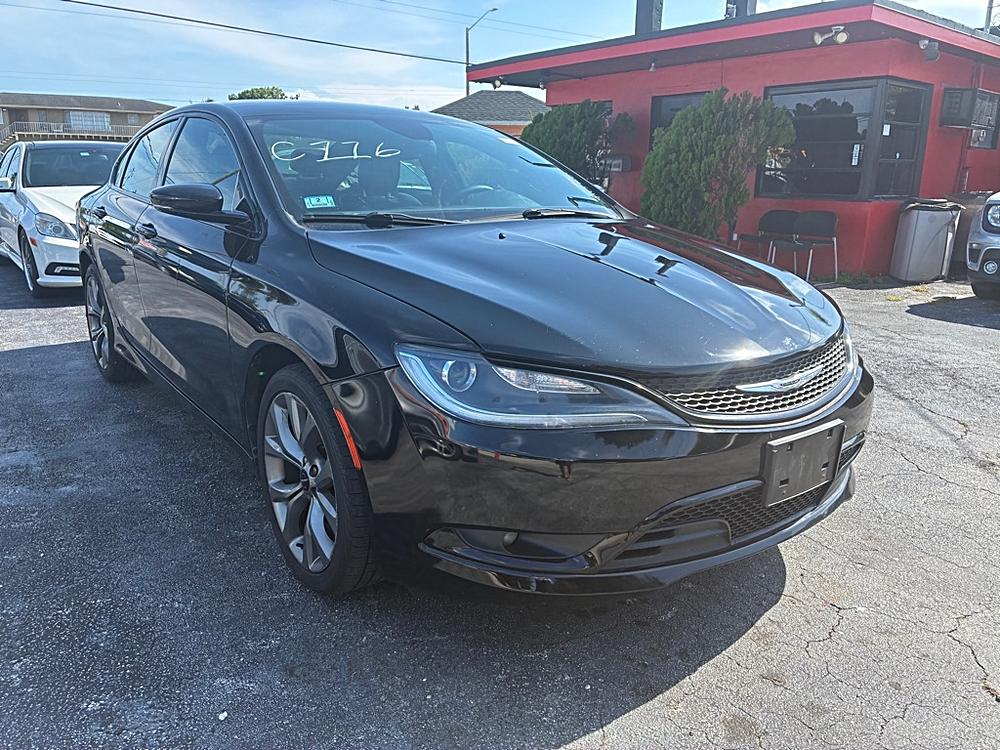 2015 Chrysler 200 S's photo