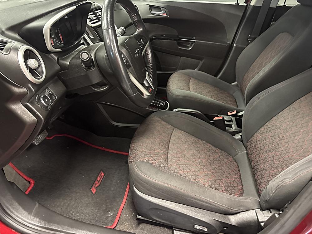 2018 Chevrolet Sonic LT - Photo 11