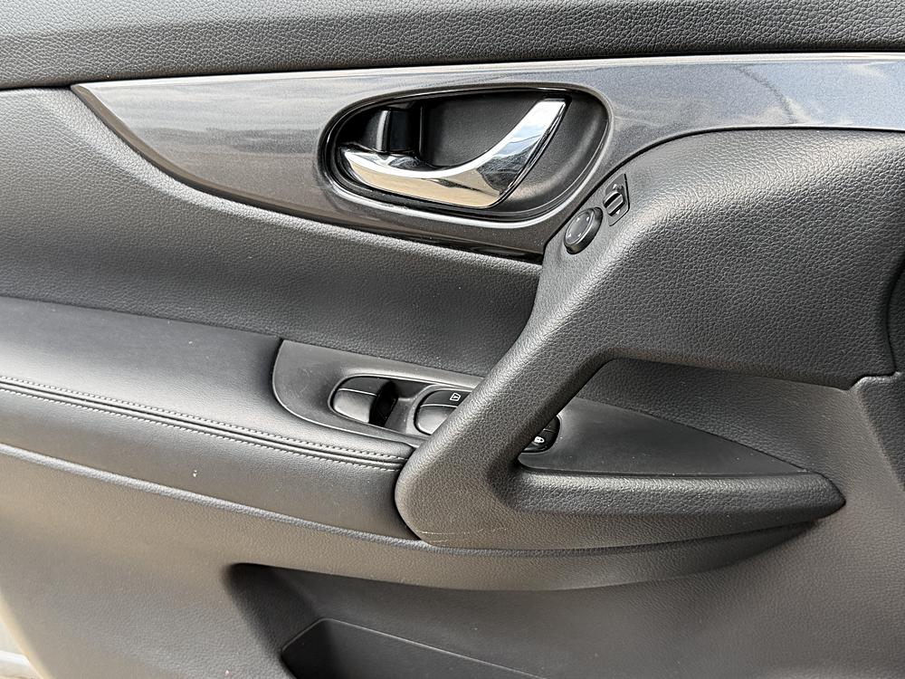 2018 Nissan Rogue SV - Photo 16