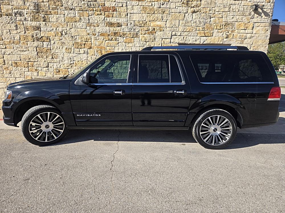 2017 Lincoln Navigator Select's photo