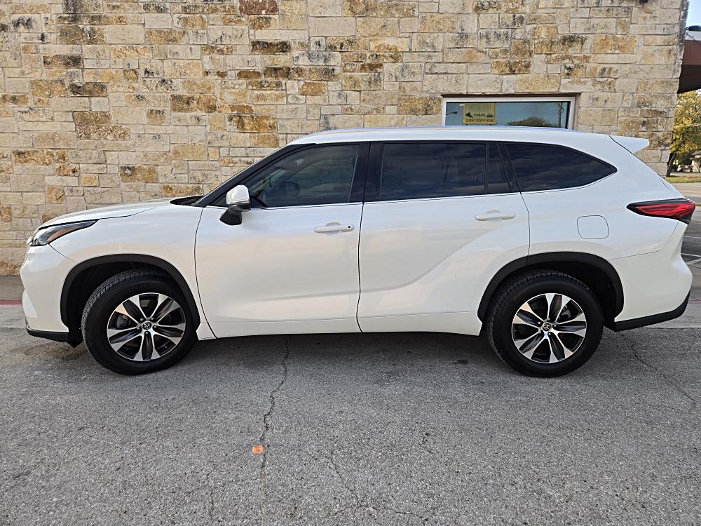 2021 Toyota Highlander XLE's photo