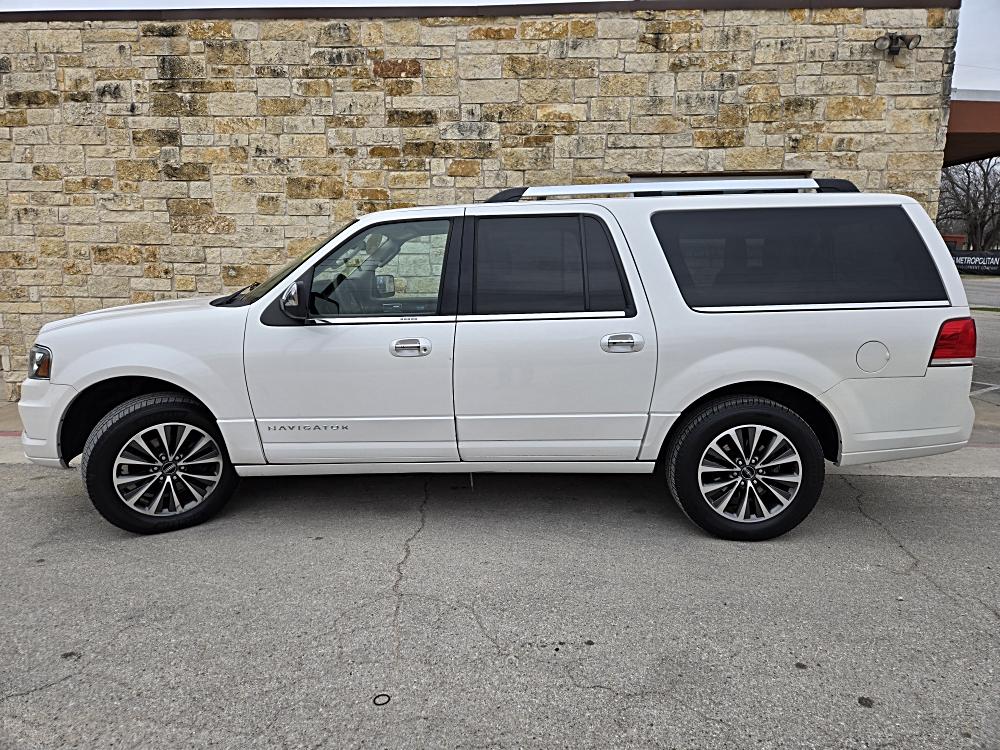 2015 Lincoln Navigator Base