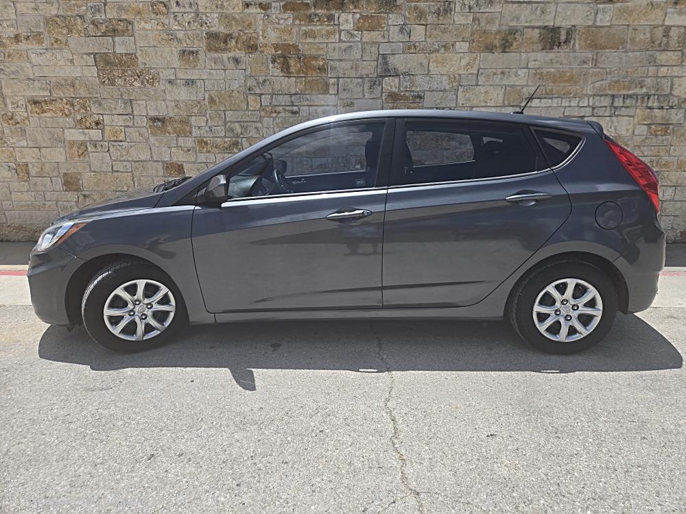 2012 Hyundai Accent's photo