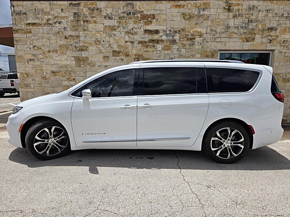 2024 Chrysler Pacifica Pinnacle's photo