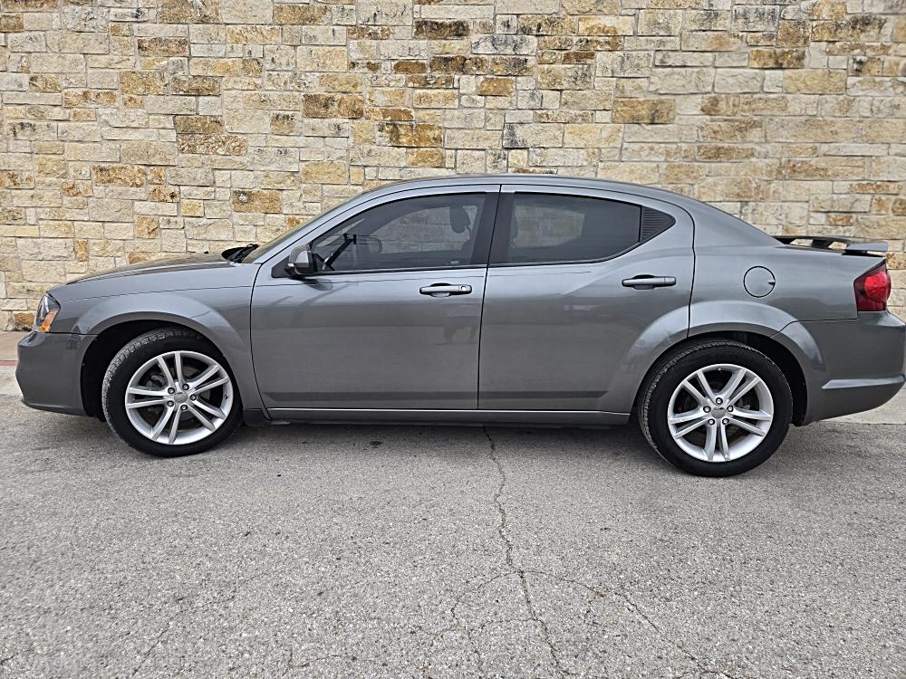2013 Dodge Avenger SXT's photo
