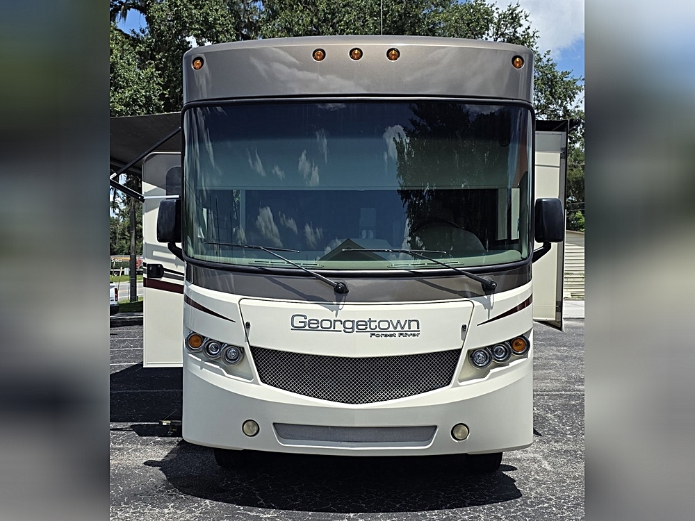 2016 Ford F-53 - Photo 18