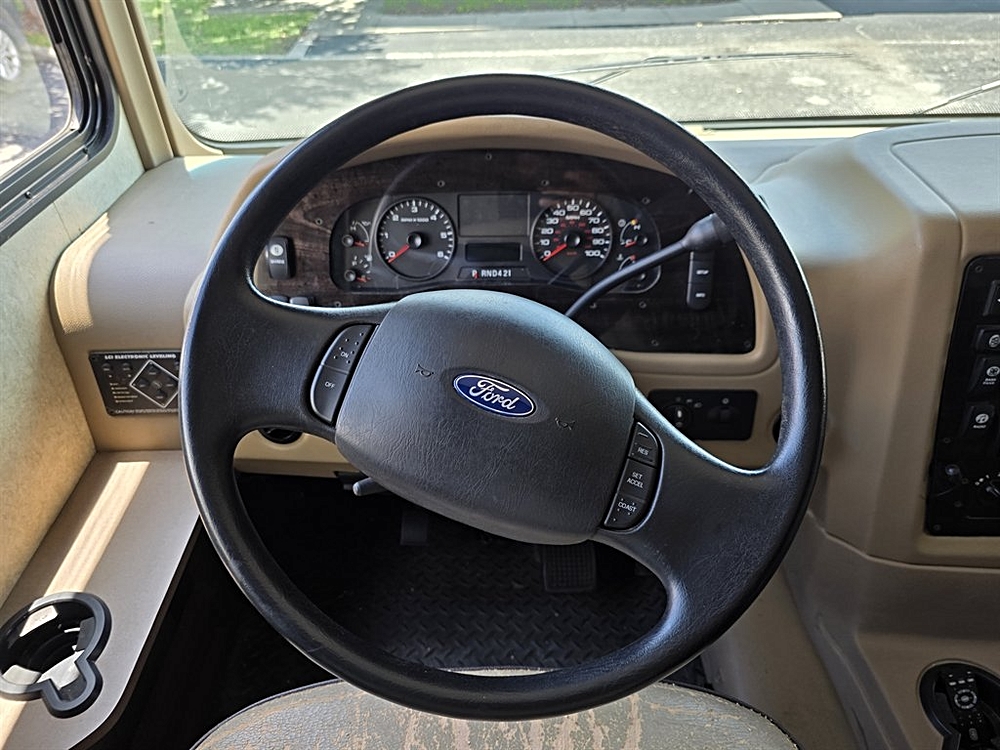 2016 Ford F-53 - Photo 34