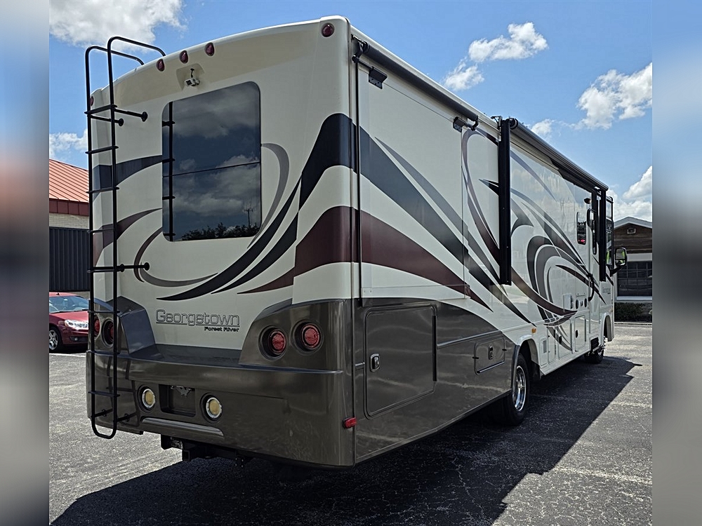 2016 Ford F-53 - Photo 7