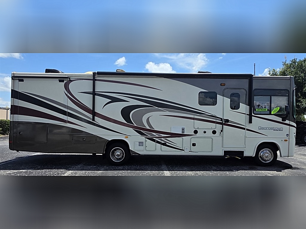 2016 Ford F-53 - Photo 8