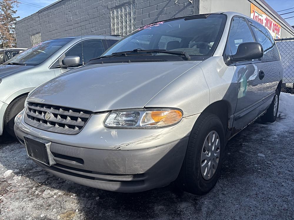 2000 Chrysler Voyager Base's photo