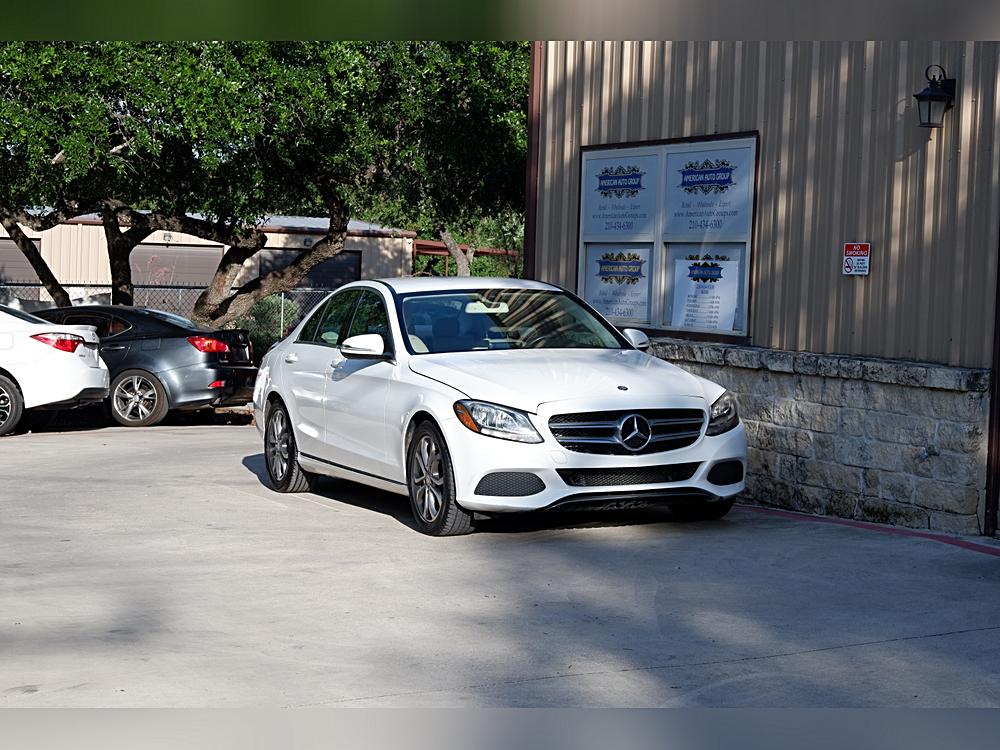 2015 Mercedes-Benz C-Class C300's photo